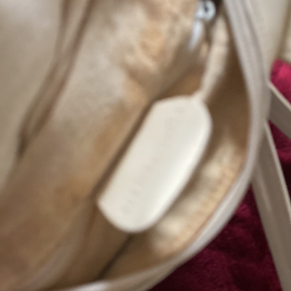 Authentic Gucci - Picture 7 of 10